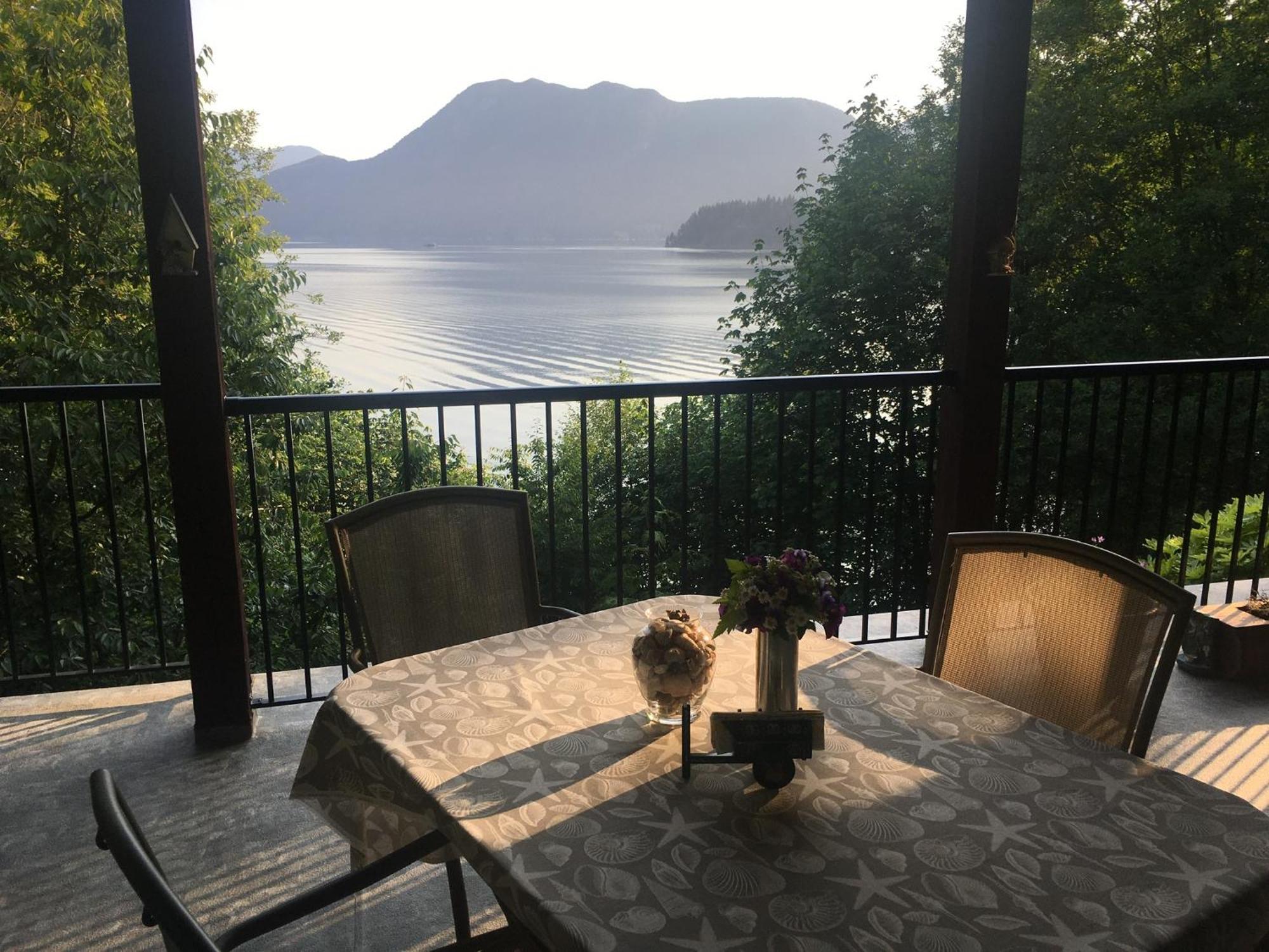 Shoreside Private Room Sechelt Exterior foto