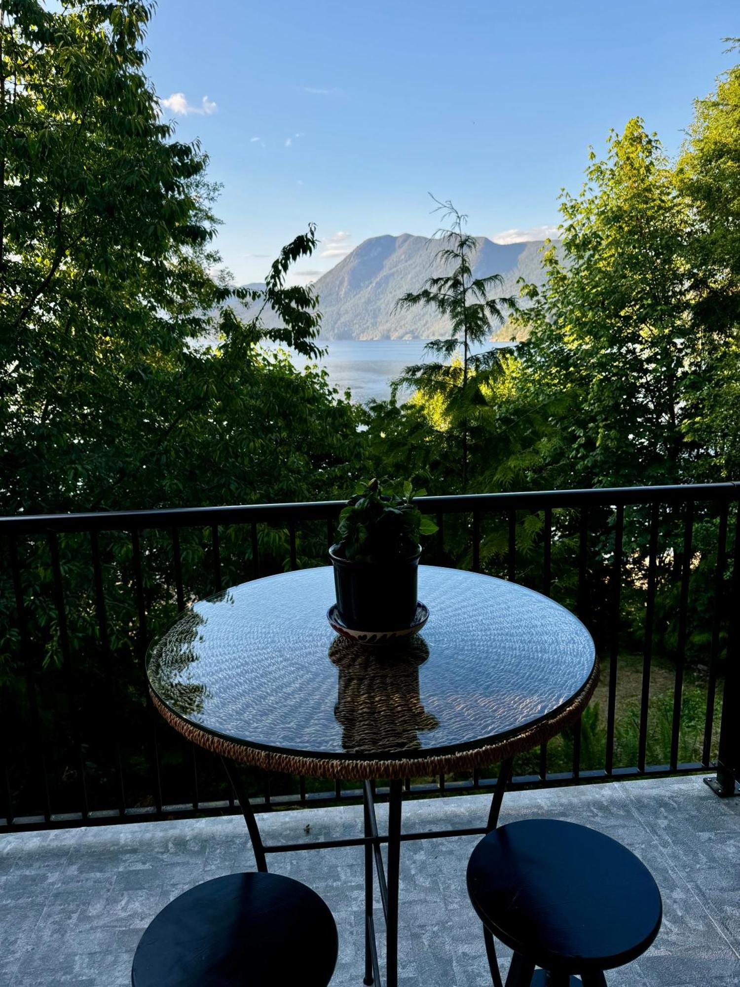Shoreside Private Room Sechelt Exterior foto